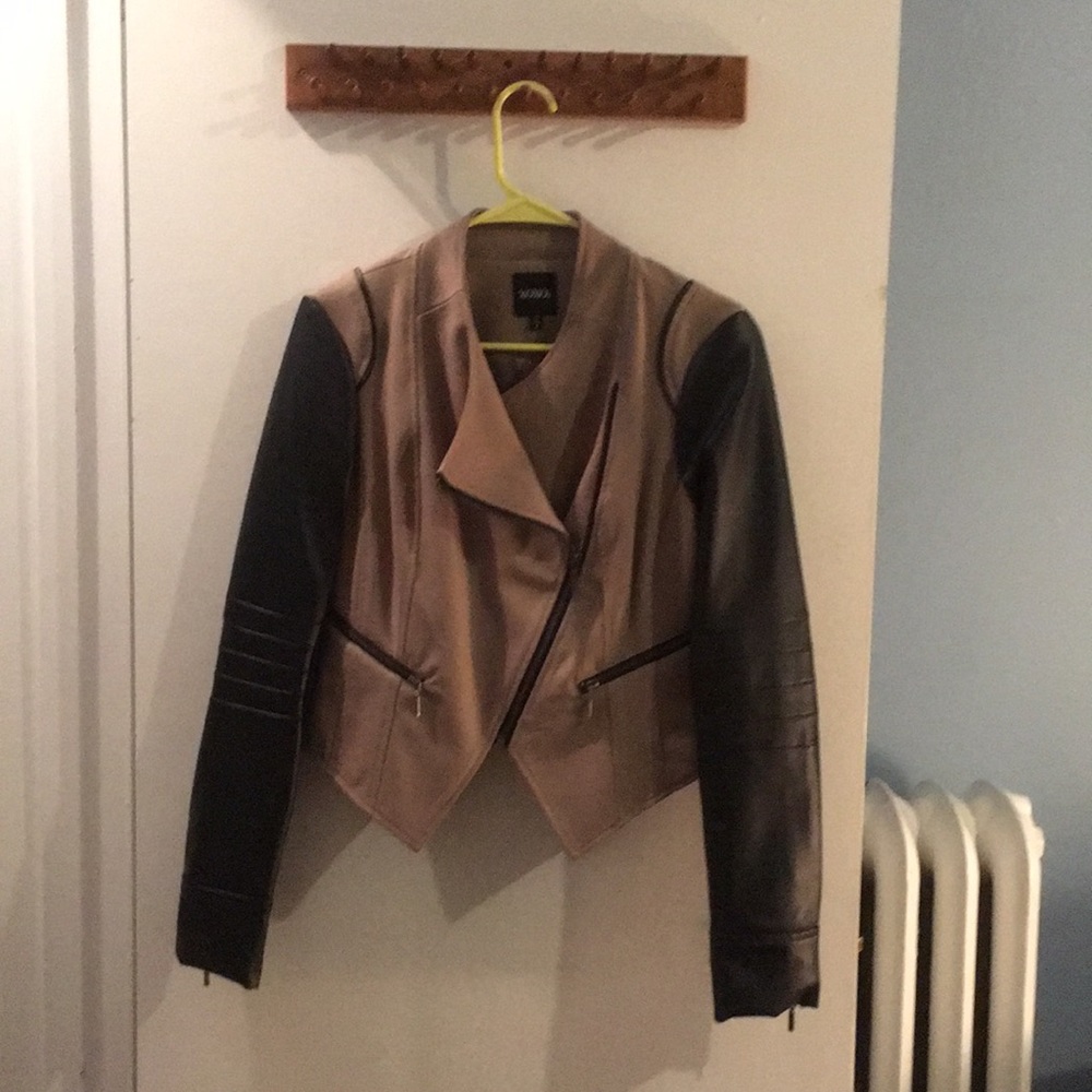 brown and black leather jacket
